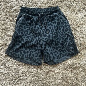 Men’s lined workout shorts